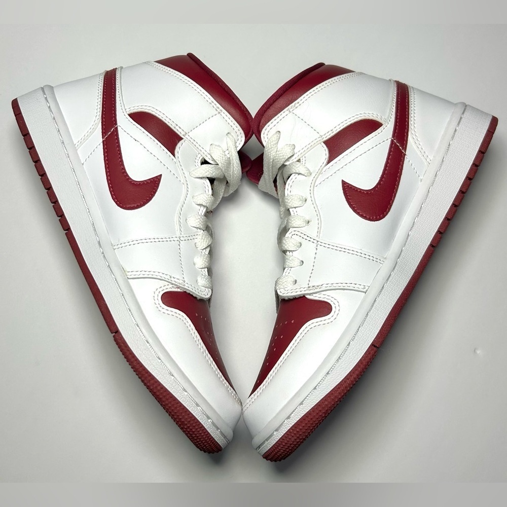 Women's Jordan 1 Mid Reverse Chicago Sz 7.5   (*NO ORIGINAL SHOE BOX INCLUDED)
